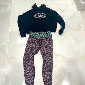 Beautiful floral Nike floral leggings and crop sweatshirt, size M